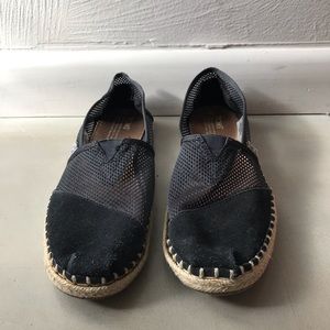 Black mesh Toms